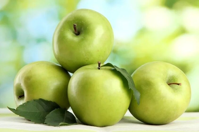 grüne Äpfel bei einer Low-Carb-Diät