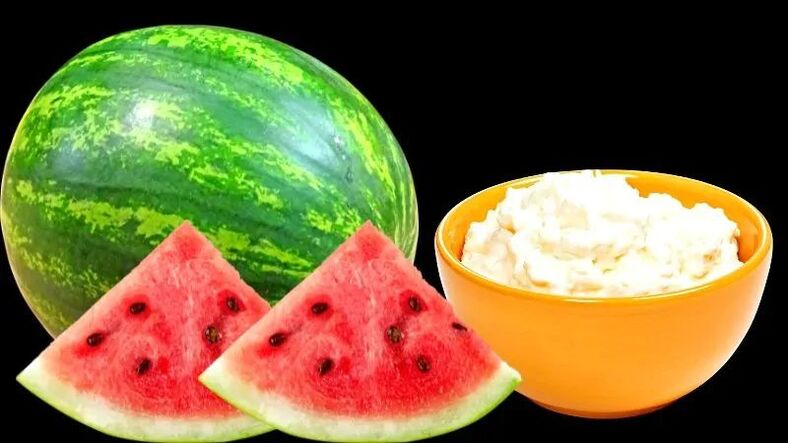 Wassermelone und Hüttenkäse zur Gewichtsreduktion